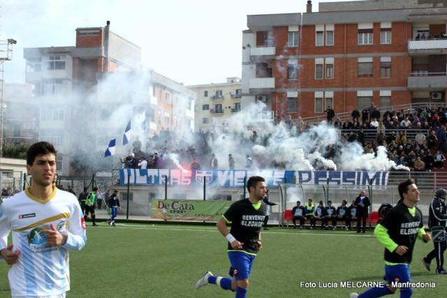 Vieste multato: presenti soggetti estranei nel recinto di gioco