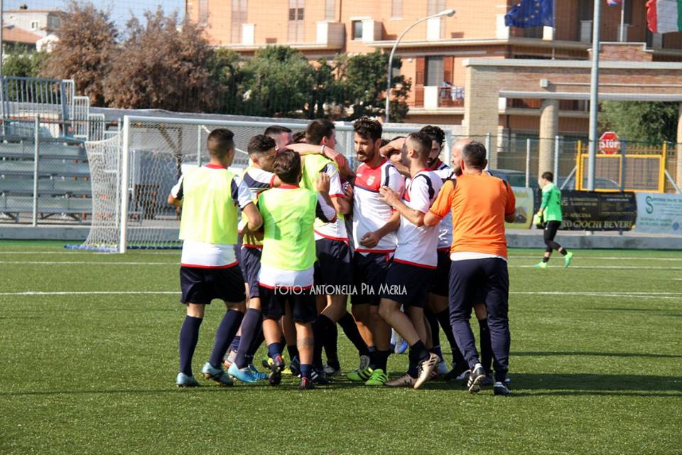 SPORTING APRICENA-BITETTO 1-0. Formazioni e cronaca. Blugranata con tanti giocatori apricenesi