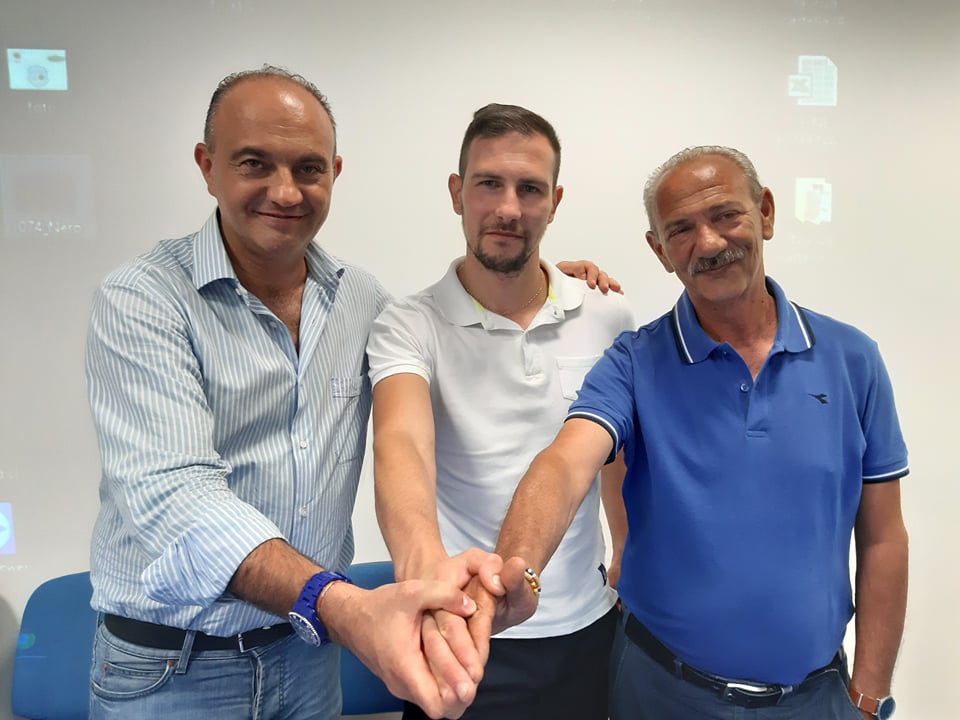 Real Siti. Fiordelisi e Giannatempo si coccolano Fabrizio Mascia. “Che allenatore!”